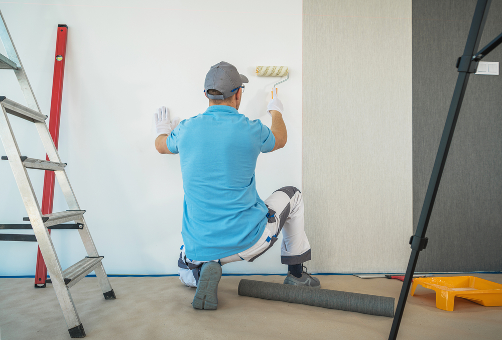 Huur een professionele renovlies behanger uit Deventer en krijg 10% korting op het behangen en sauzen van je nieuwbouwwoning.